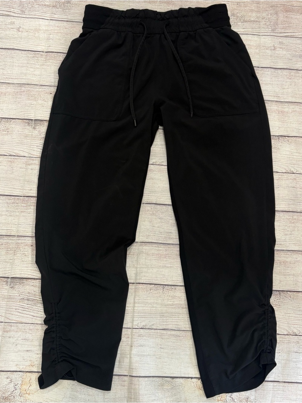 LULULEMON Beyond the Studio Crop Size 6 - Picture 2 of 7